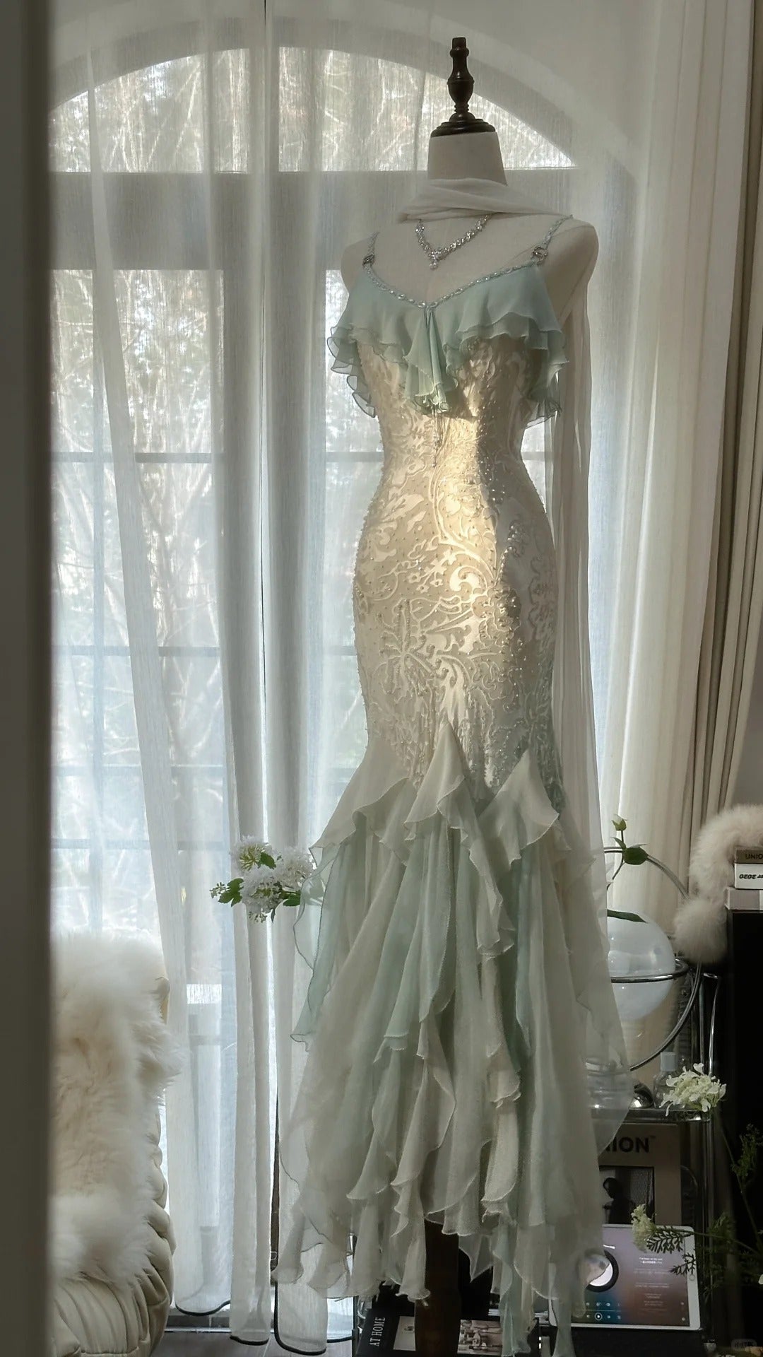 White Mint Green Romantic Fashion Elegant Delicate Beaded Lace Spaghetti Straps Long Tulle Chiffon Ruffle Ball Gown Evening Gown Party Dress HZ1023